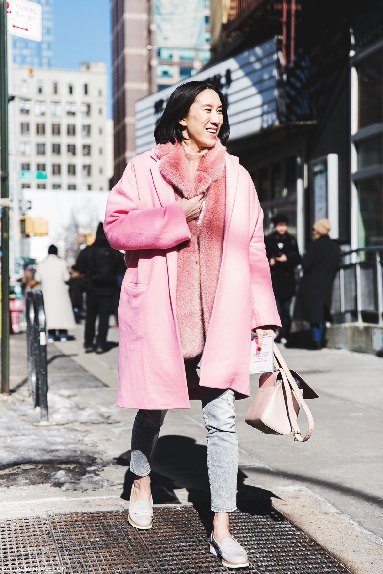 New_York_Fashion_Week-Fall_Winter_2015-Street_Style-NYFW-Eva_Chen-Pink_Coat_Fur_Scarf--790x1185